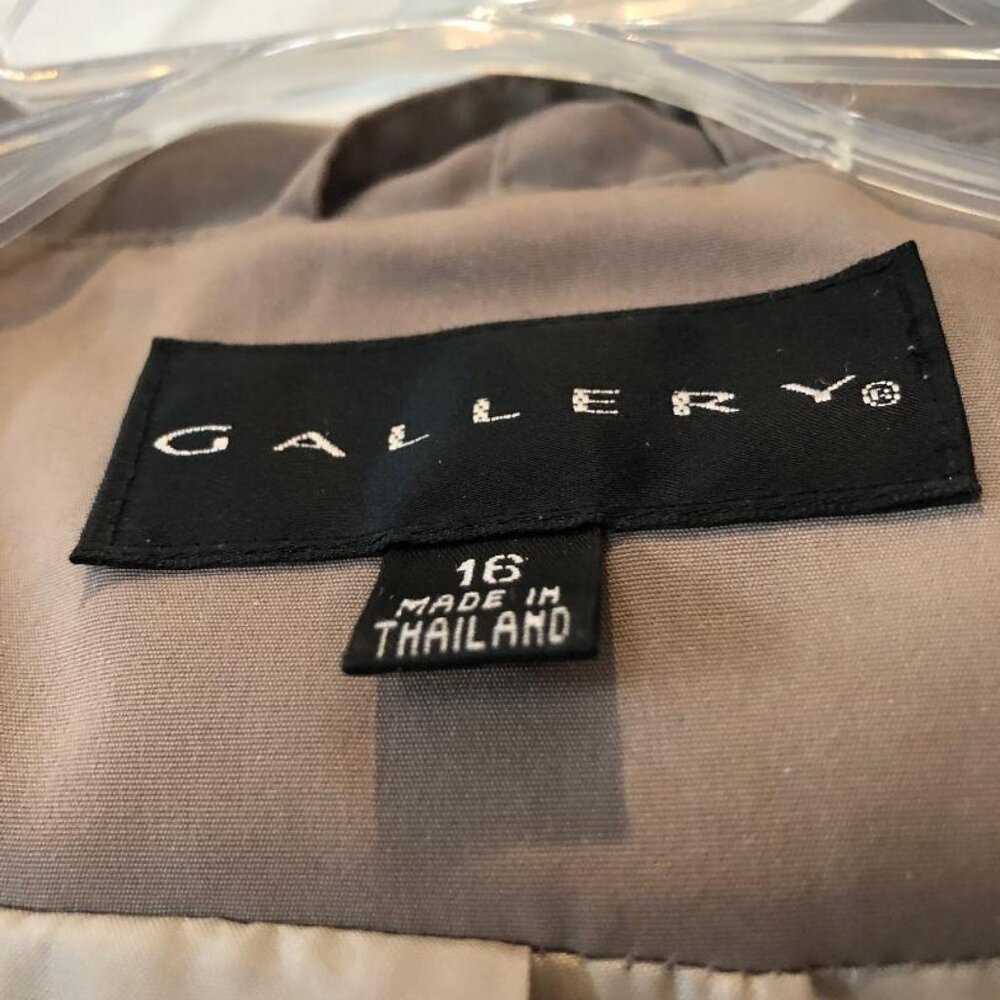 Gallery Raincoat 16 EUC - Picture 6 of 6